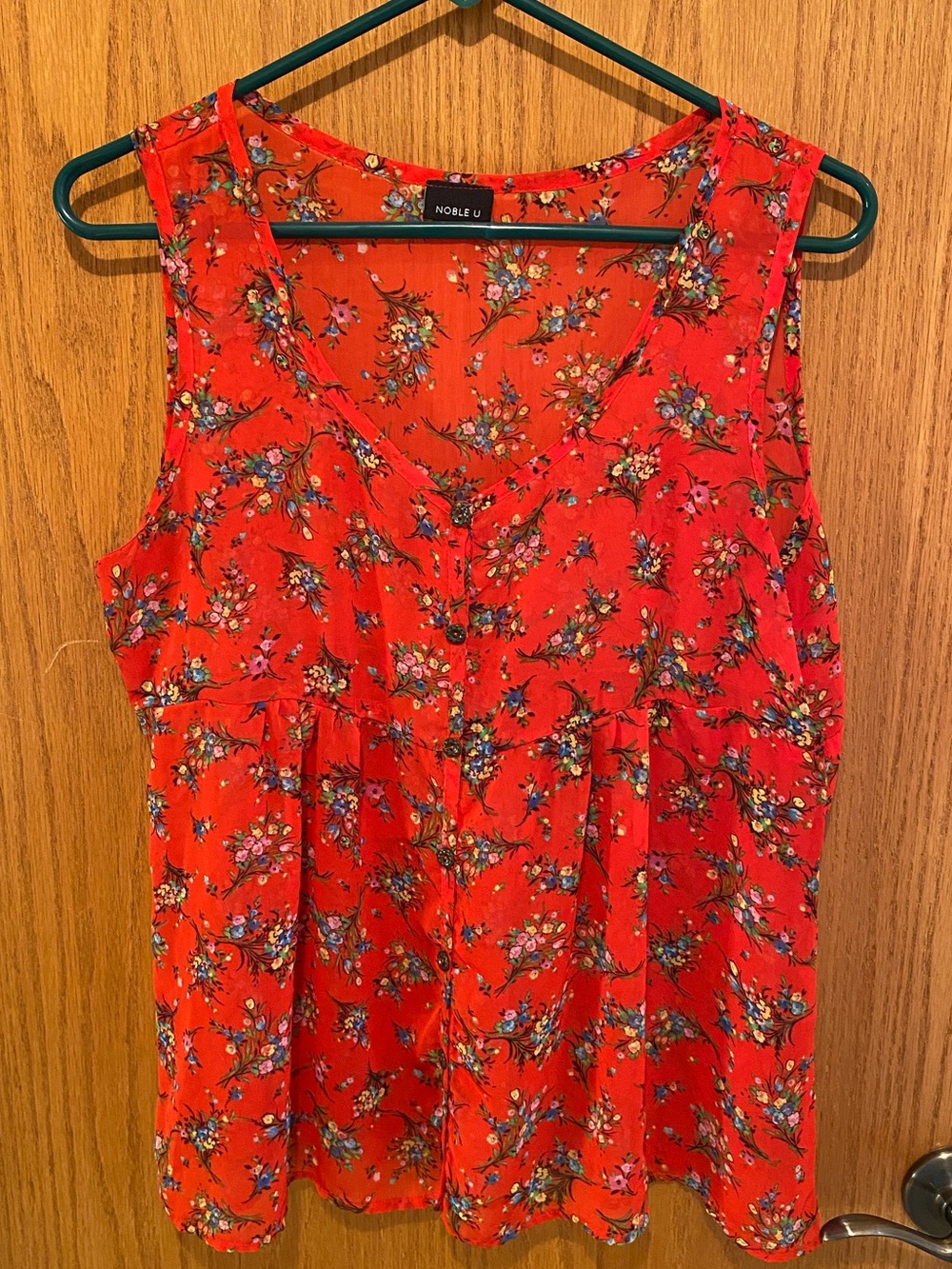Noble U Women’s Button Down Sleeveless Top